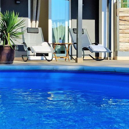 Holiday House Boost With Heated Pool Klis Esterno foto