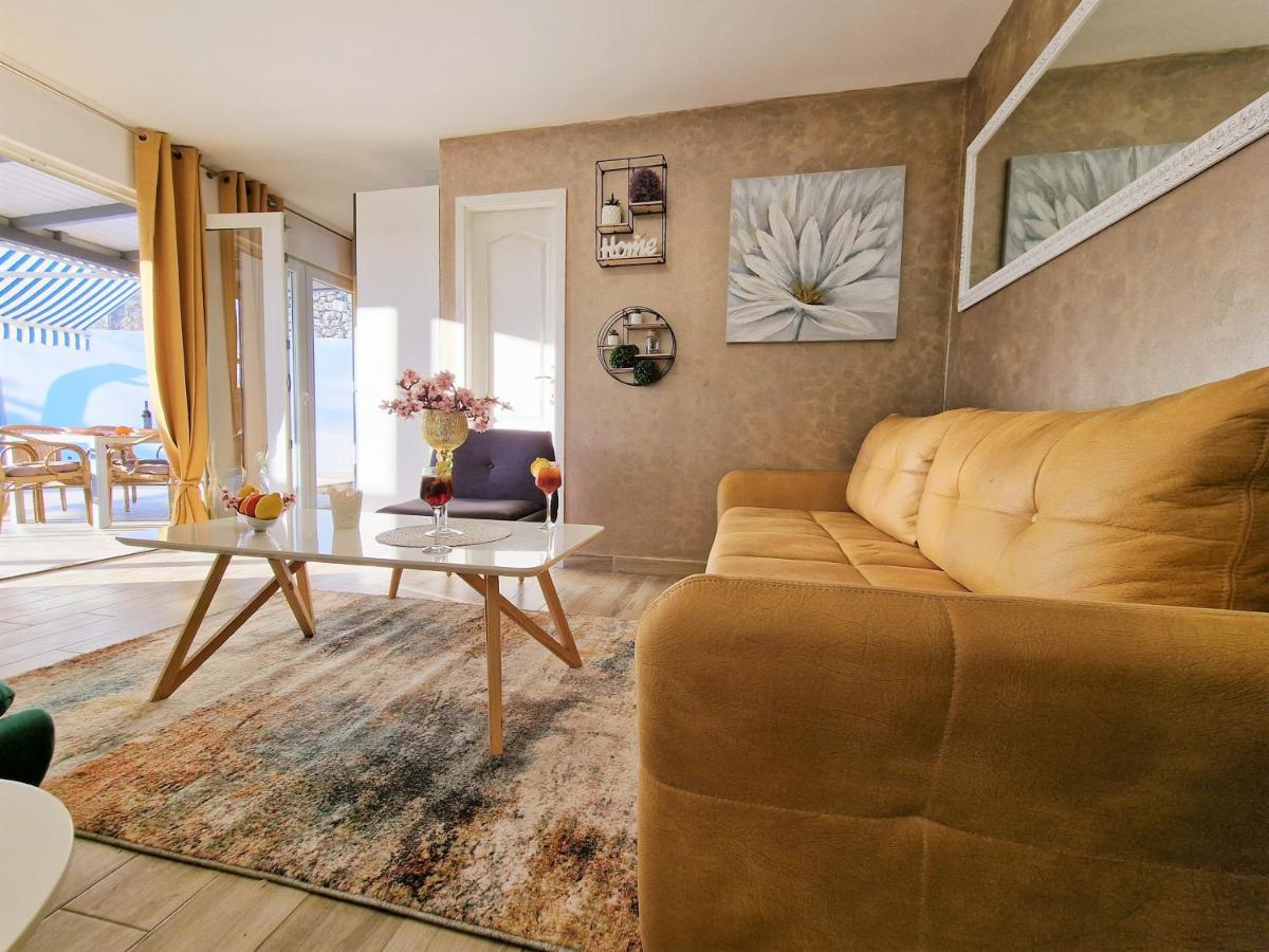 Holiday House Boost With Heated Pool Klis Esterno foto