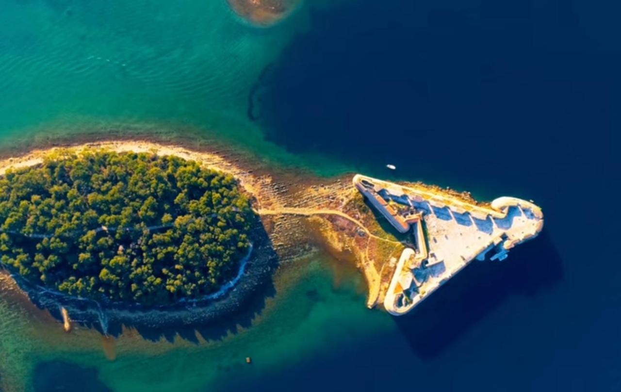 Holiday House Boost With Heated Pool Klis Esterno foto