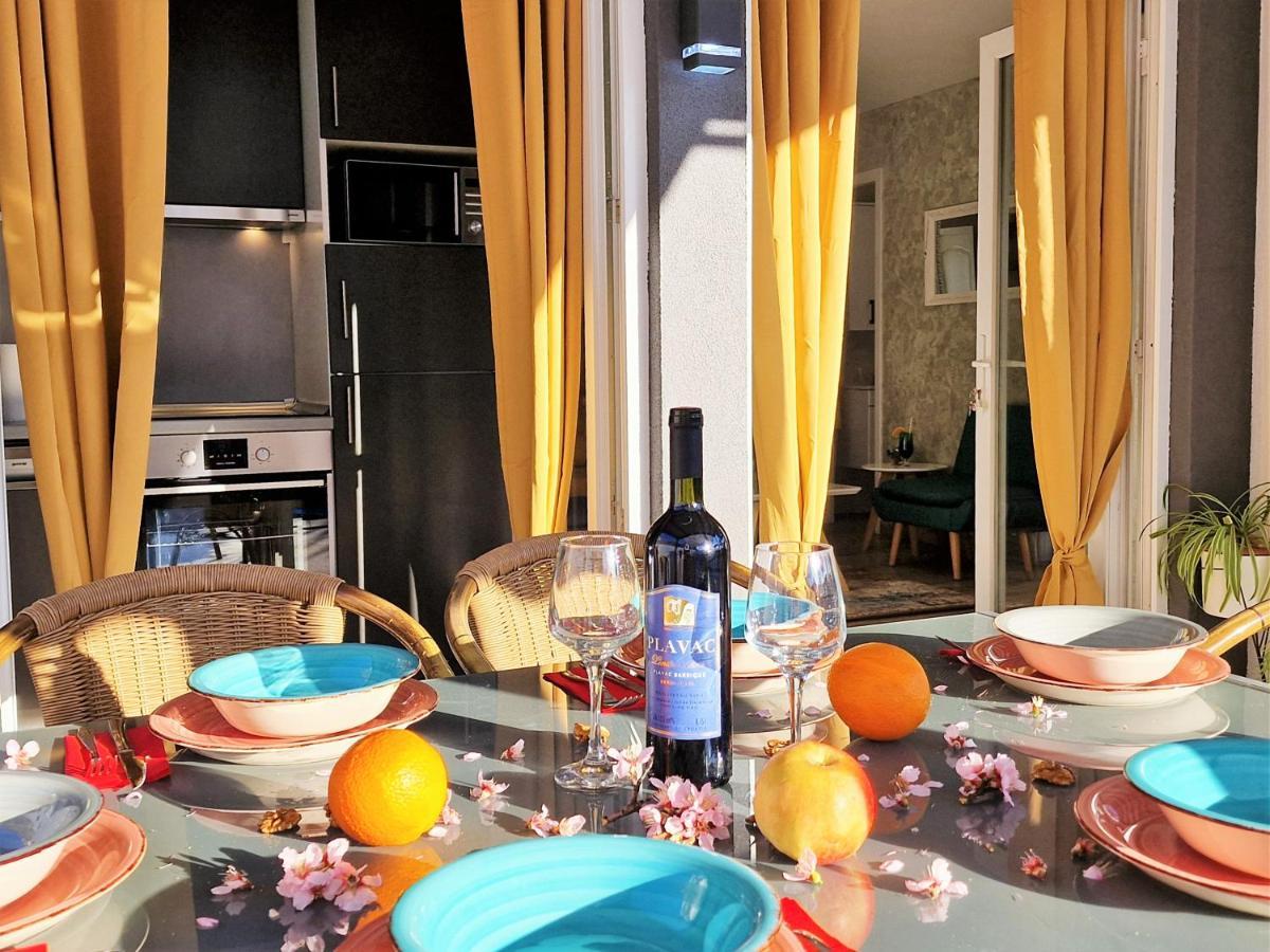 Holiday House Boost With Heated Pool Klis Esterno foto