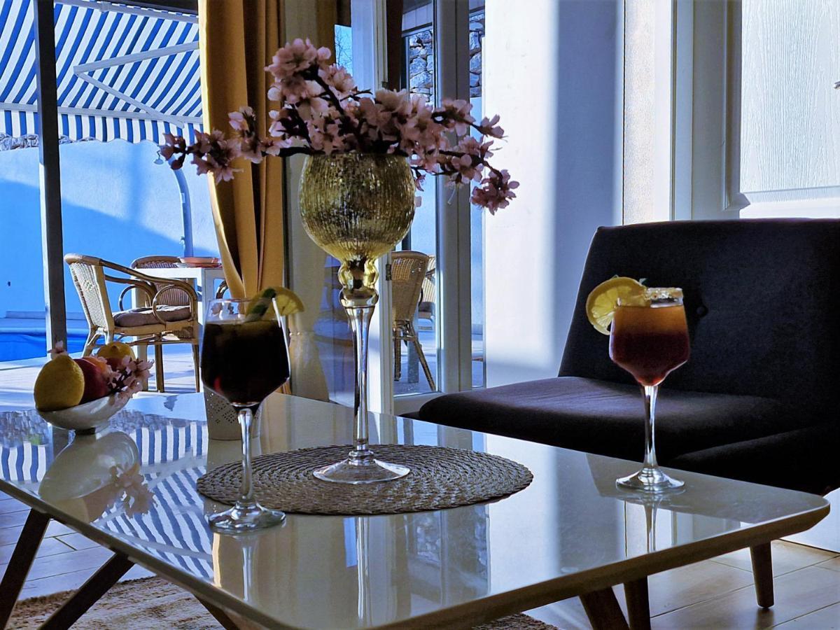 Holiday House Boost With Heated Pool Klis Esterno foto