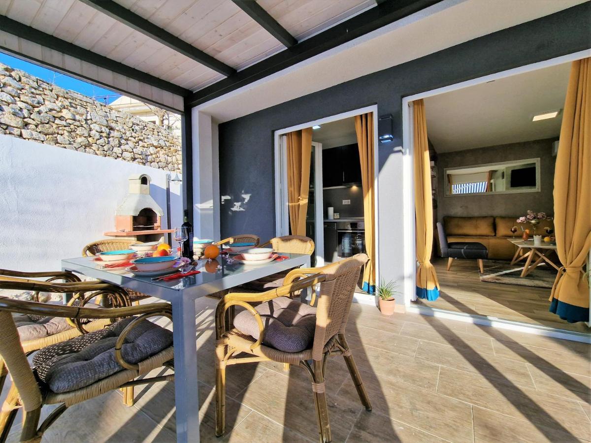 Holiday House Boost With Heated Pool Klis Esterno foto