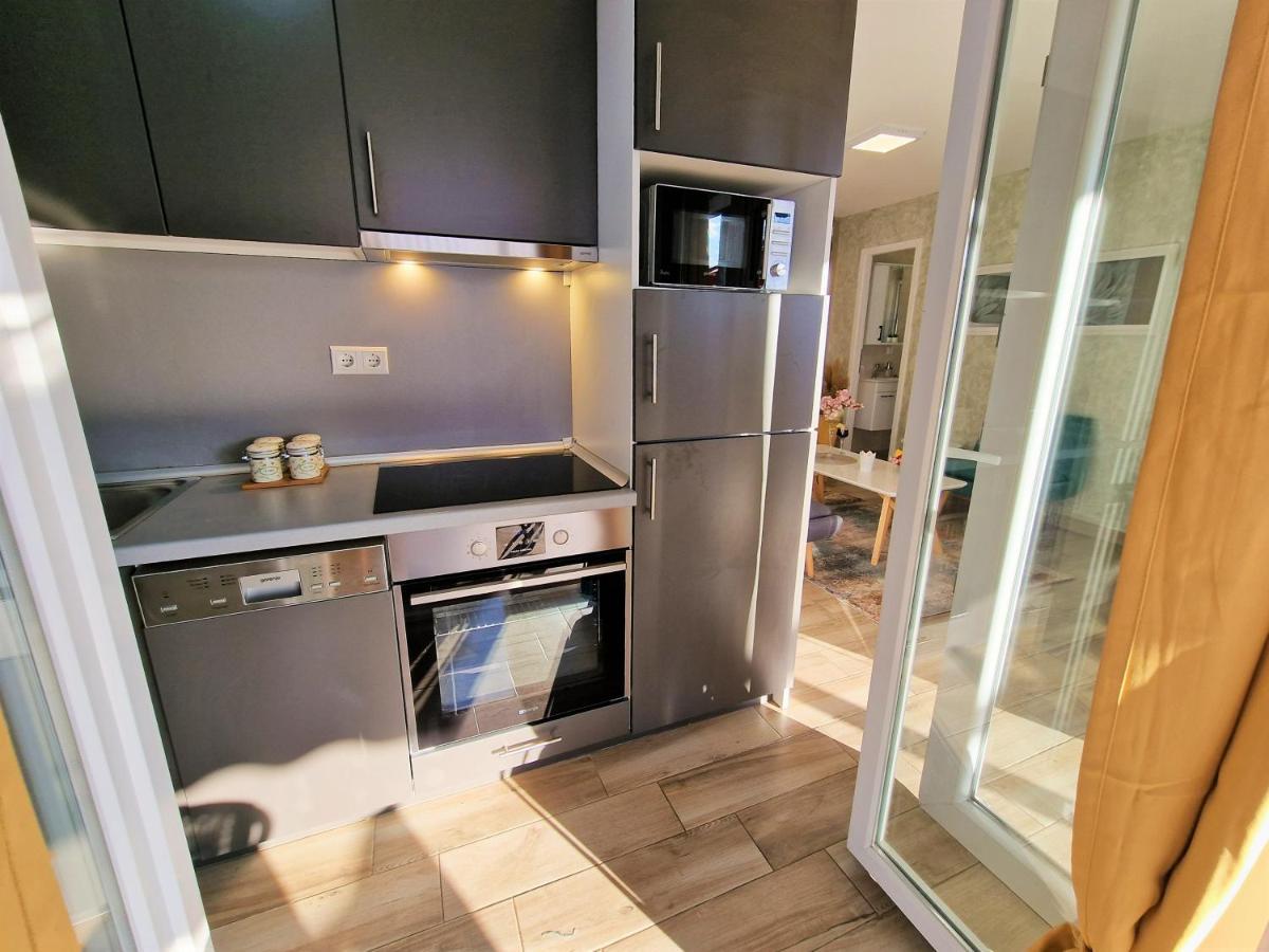 Holiday House Boost With Heated Pool Klis Esterno foto