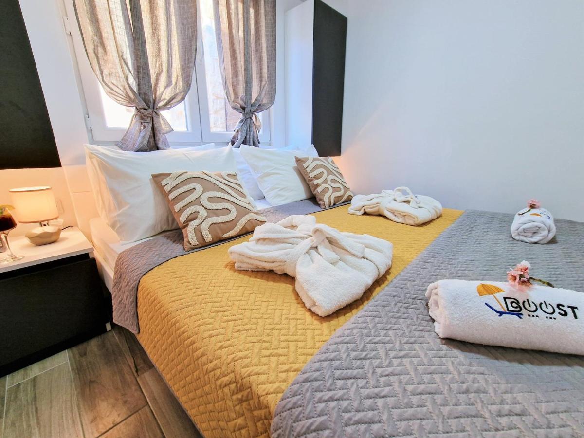 Holiday House Boost With Heated Pool Klis Esterno foto