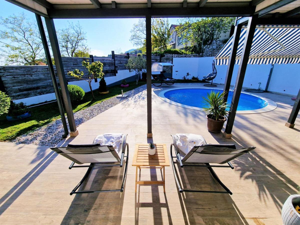 Holiday House Boost With Heated Pool Klis Esterno foto