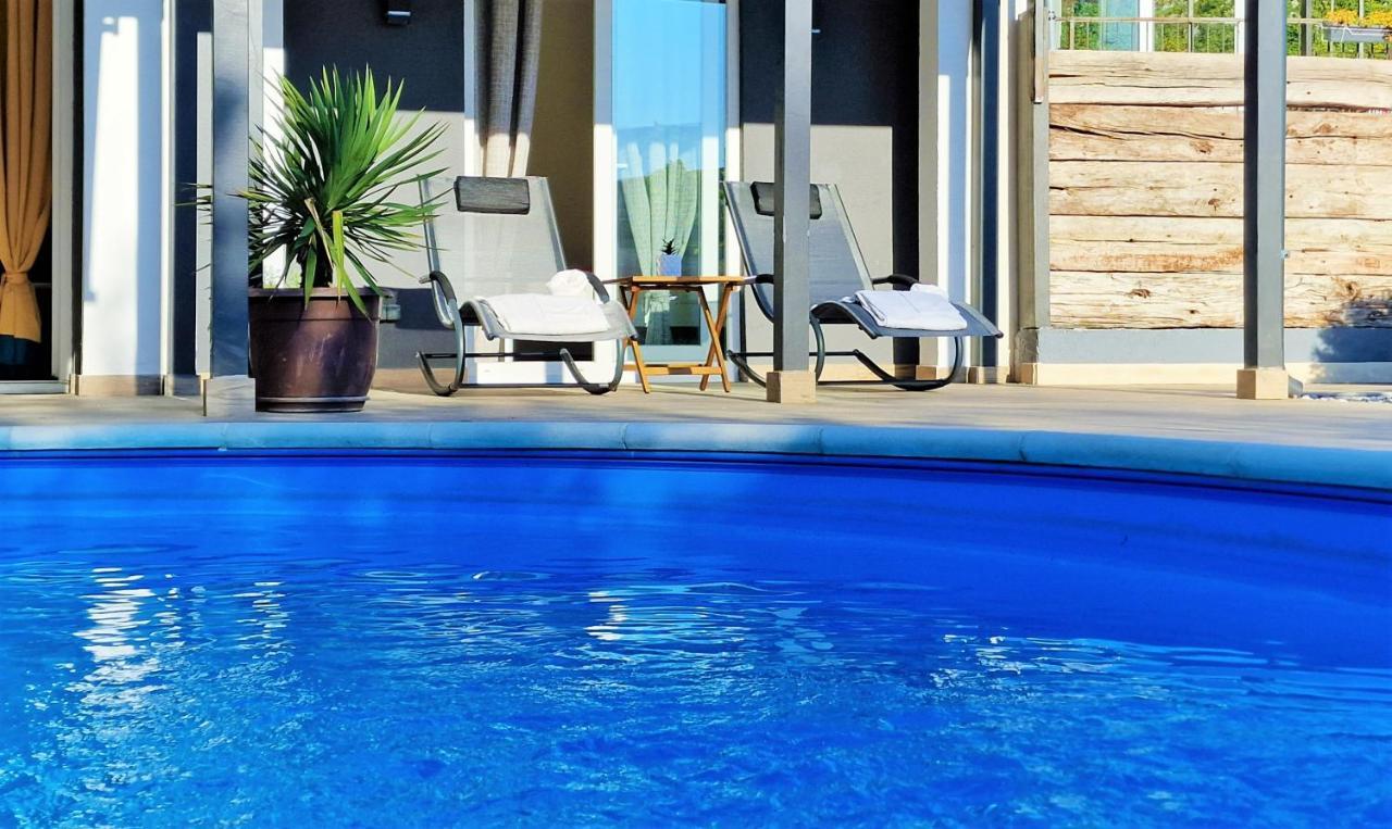Holiday House Boost With Heated Pool Klis Esterno foto