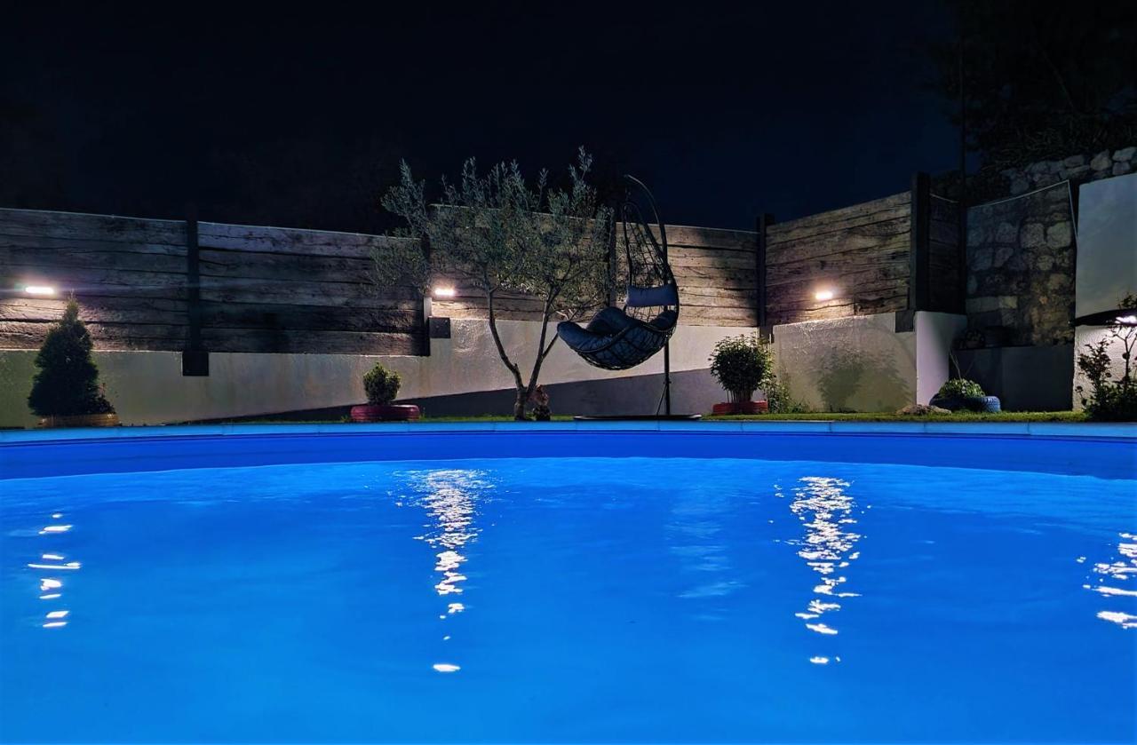 Holiday House Boost With Heated Pool Klis Esterno foto