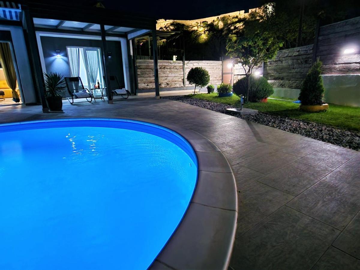 Holiday House Boost With Heated Pool Klis Esterno foto