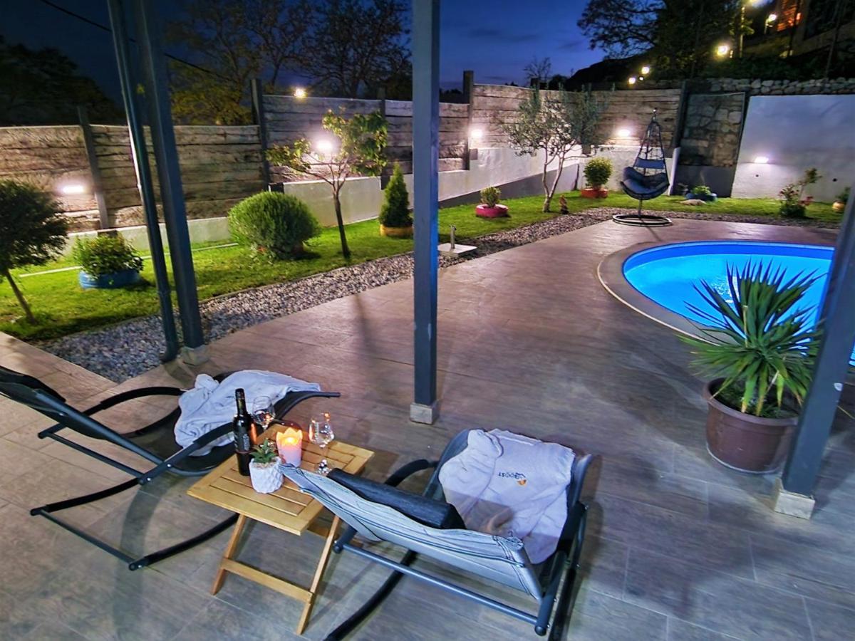 Holiday House Boost With Heated Pool Klis Esterno foto