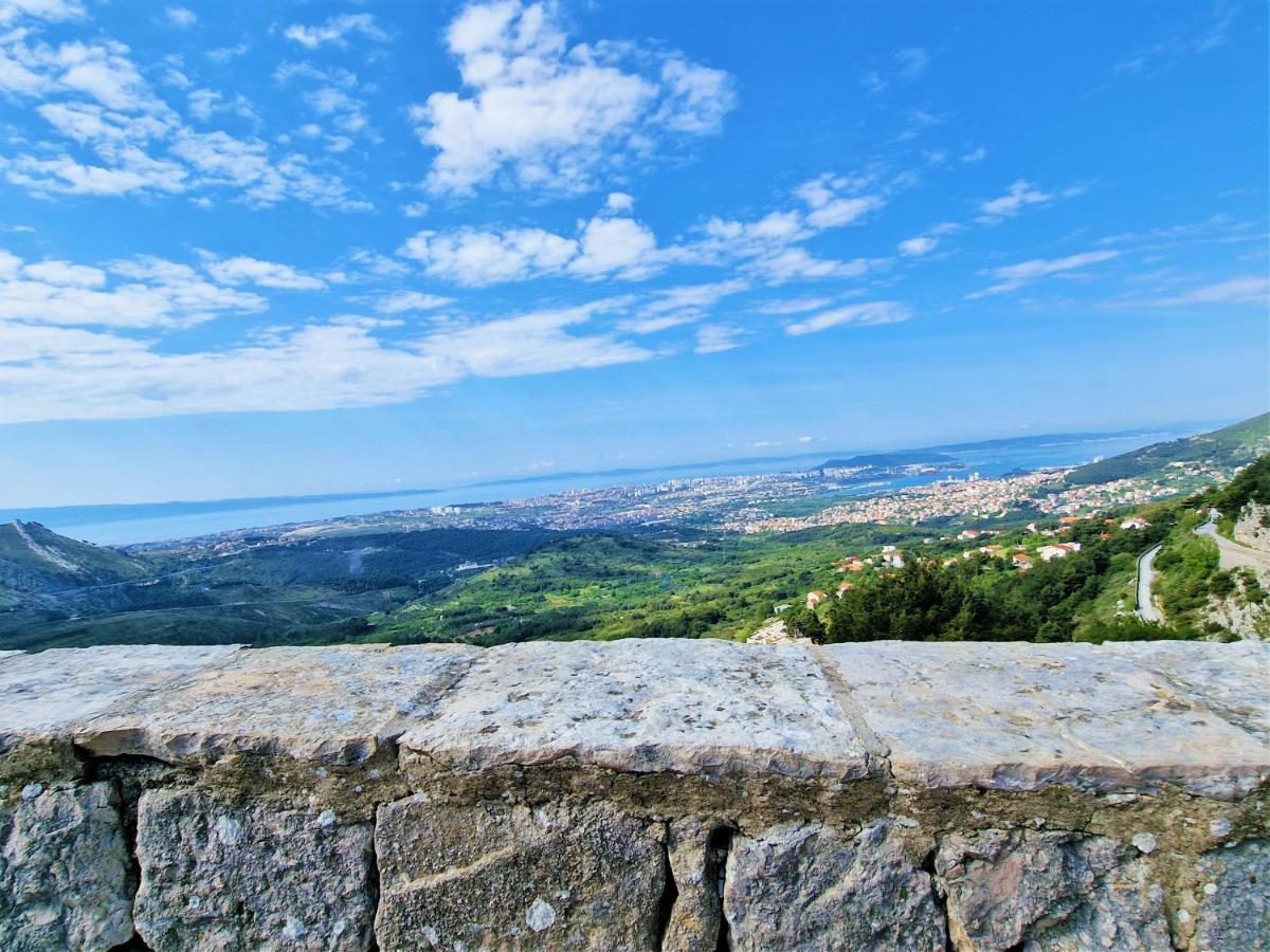 Holiday House Boost With Heated Pool Klis Esterno foto