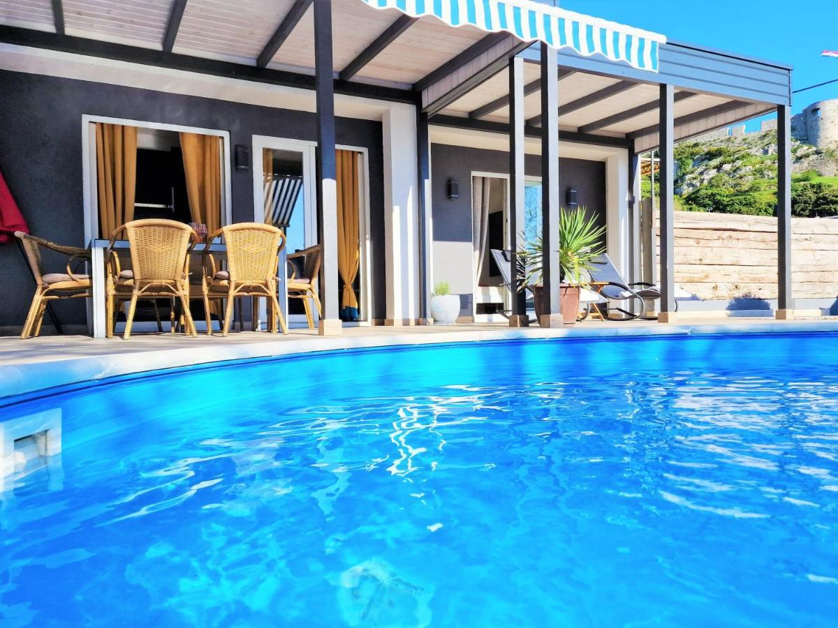 Holiday House Boost With Heated Pool Klis Esterno foto